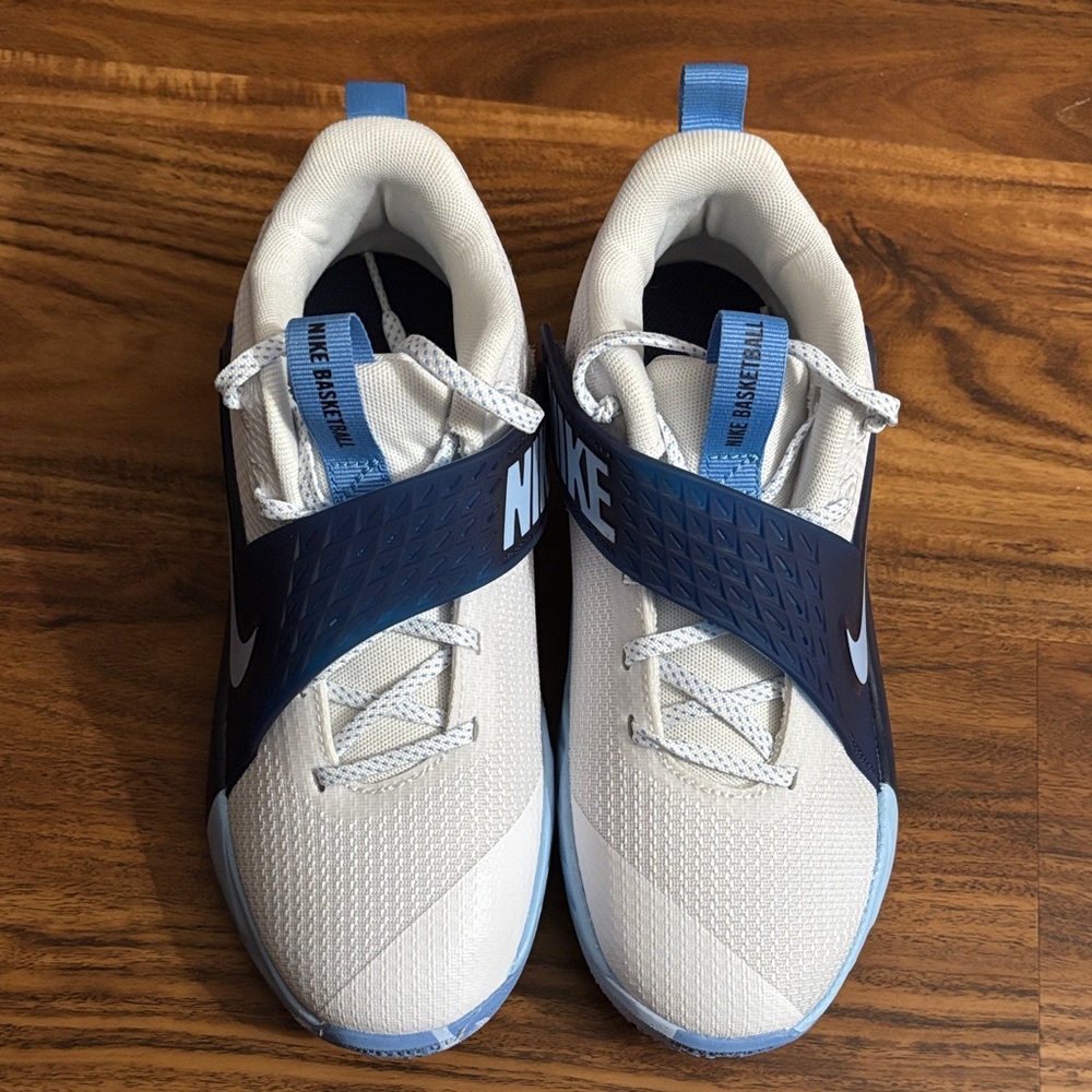 Nike Kids Team Hustle D12 basketball sneakers